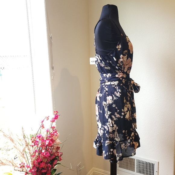 🍒NWT🍒 FREE PEOPLE WRAP SLIP DRESS - Picture 4 of 7